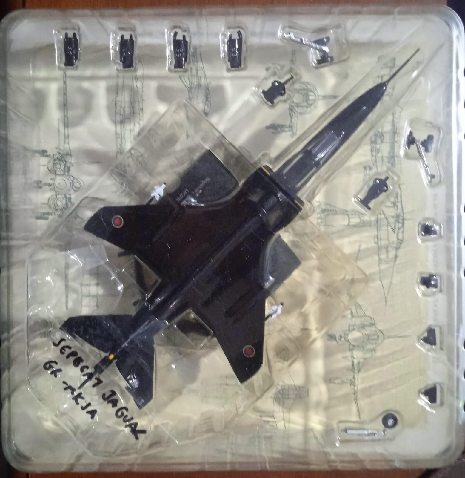 WhatsApp Image 2026-03-25 at 15.53.49 Miniatura De Avião De Combate A Jato: Sepecat Jaguar GR - MK1A preto - Imagem 1