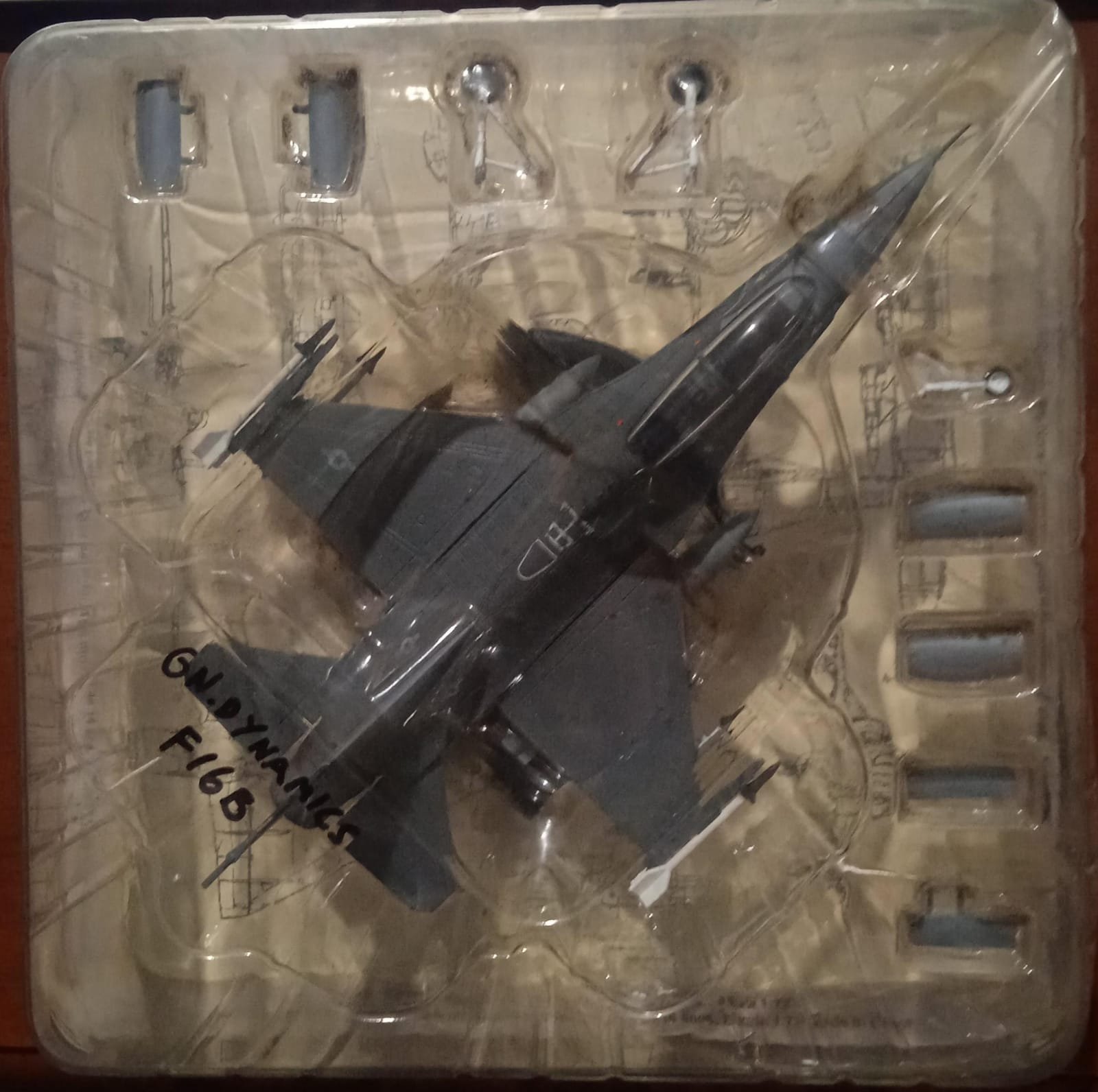 WhatsApp Image 2026-03-25 at 15.55.07 Miniatura De Avião De Combate A Jato: GN.Dynamics - F 16B (Lacrado) - Imagem 1