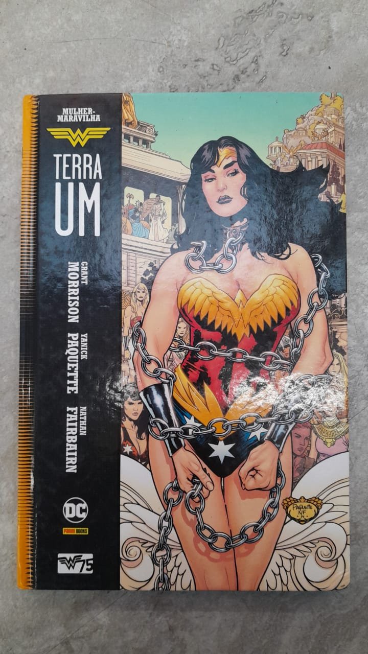 3 Mulher-Maravilha Terra Um - Imagem 1