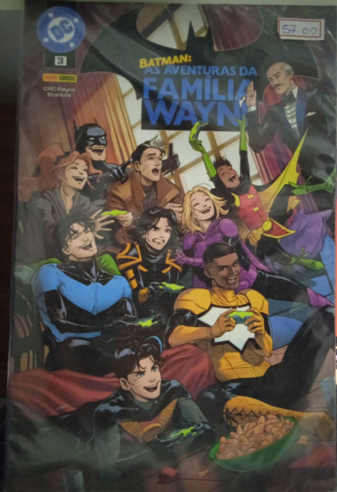 WhatsApp Image 2026-08-19 at 17.37.50 Batman: as aventuras da família Wayne - Vol. 3 - Imagem 1