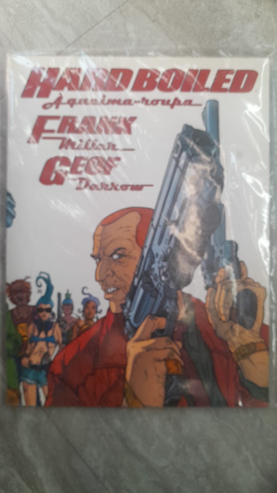 61 Hard Boiled: À Queima-Roupa - Frank Miller Geof Darrow - Imagem 1