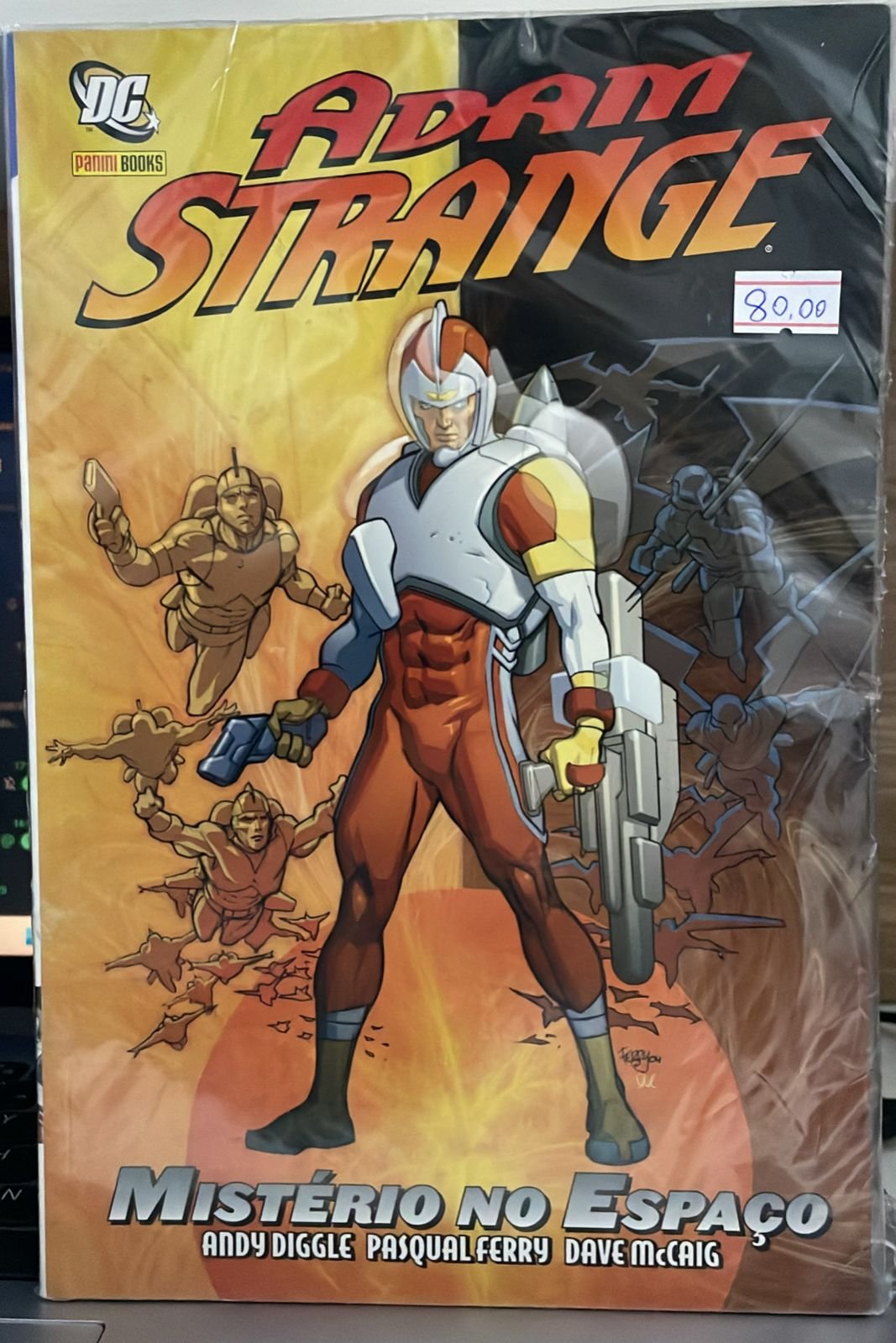 WhatsApp Image 2026-09-01 at 17.19.55 Adam Strange: mistério no espaço (Encadernado) - Imagem 1