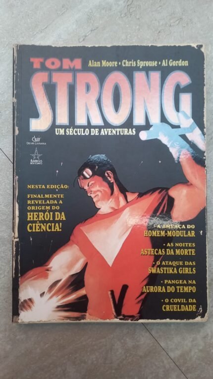 Tom Strong: Um Século de Aventuras
